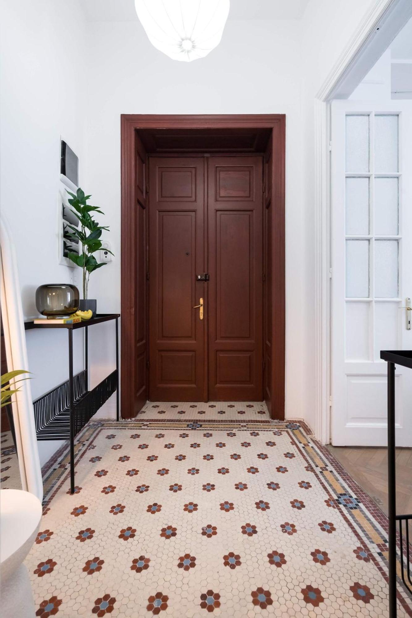 Apartament Stunning 3br - Balcony Overlooking Calea Victoriei *