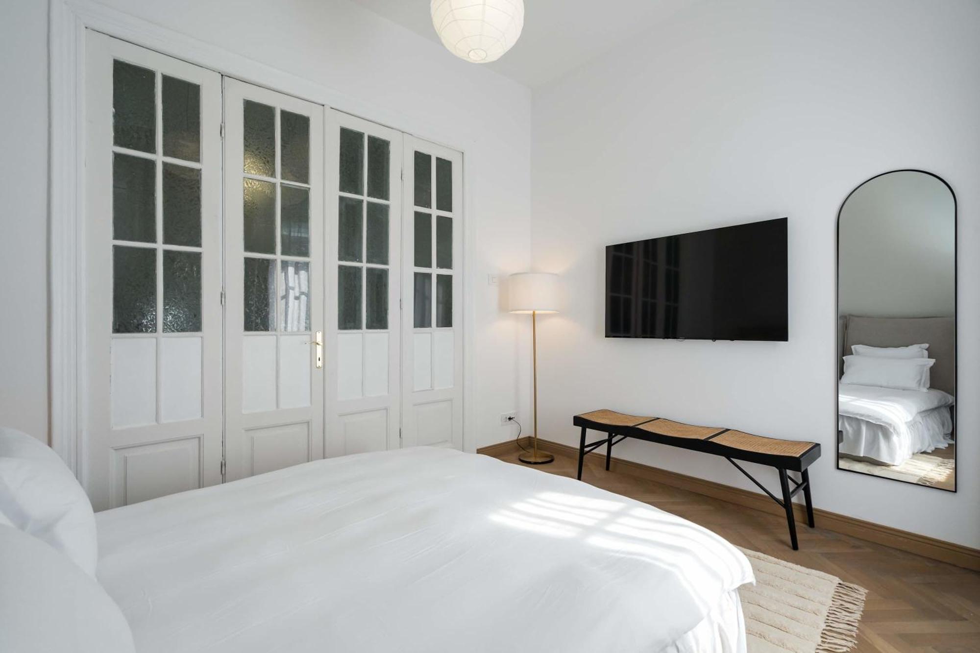 Apartament Stunning 3br - Balcony Overlooking Calea Victoriei Bucureşti