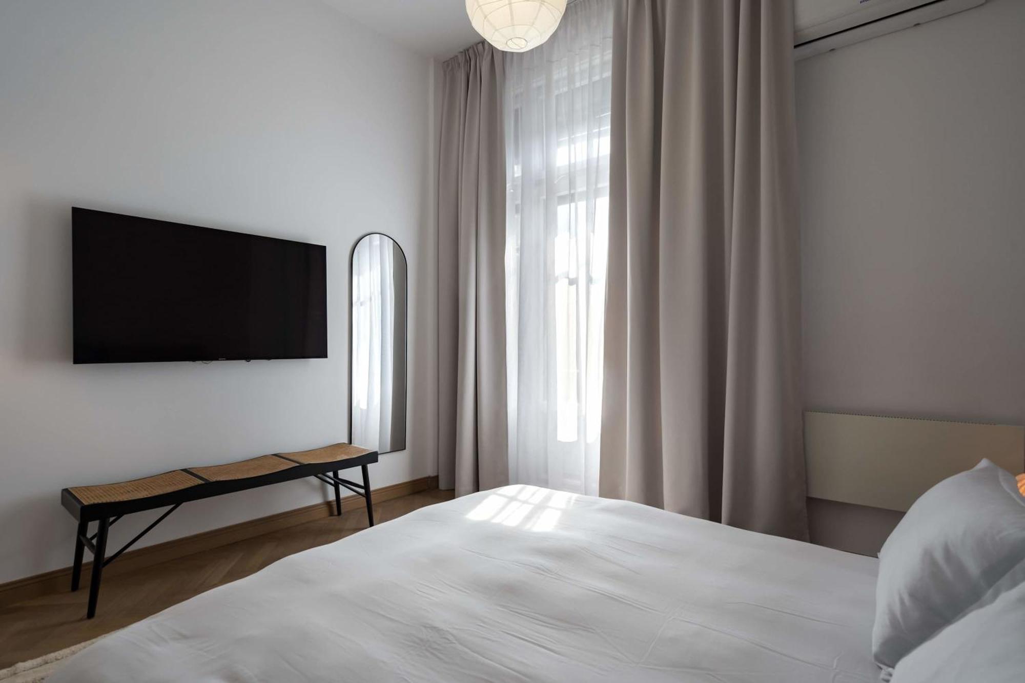 Stunning 3br - Balcony Overlooking Calea Victoriei Apartament *