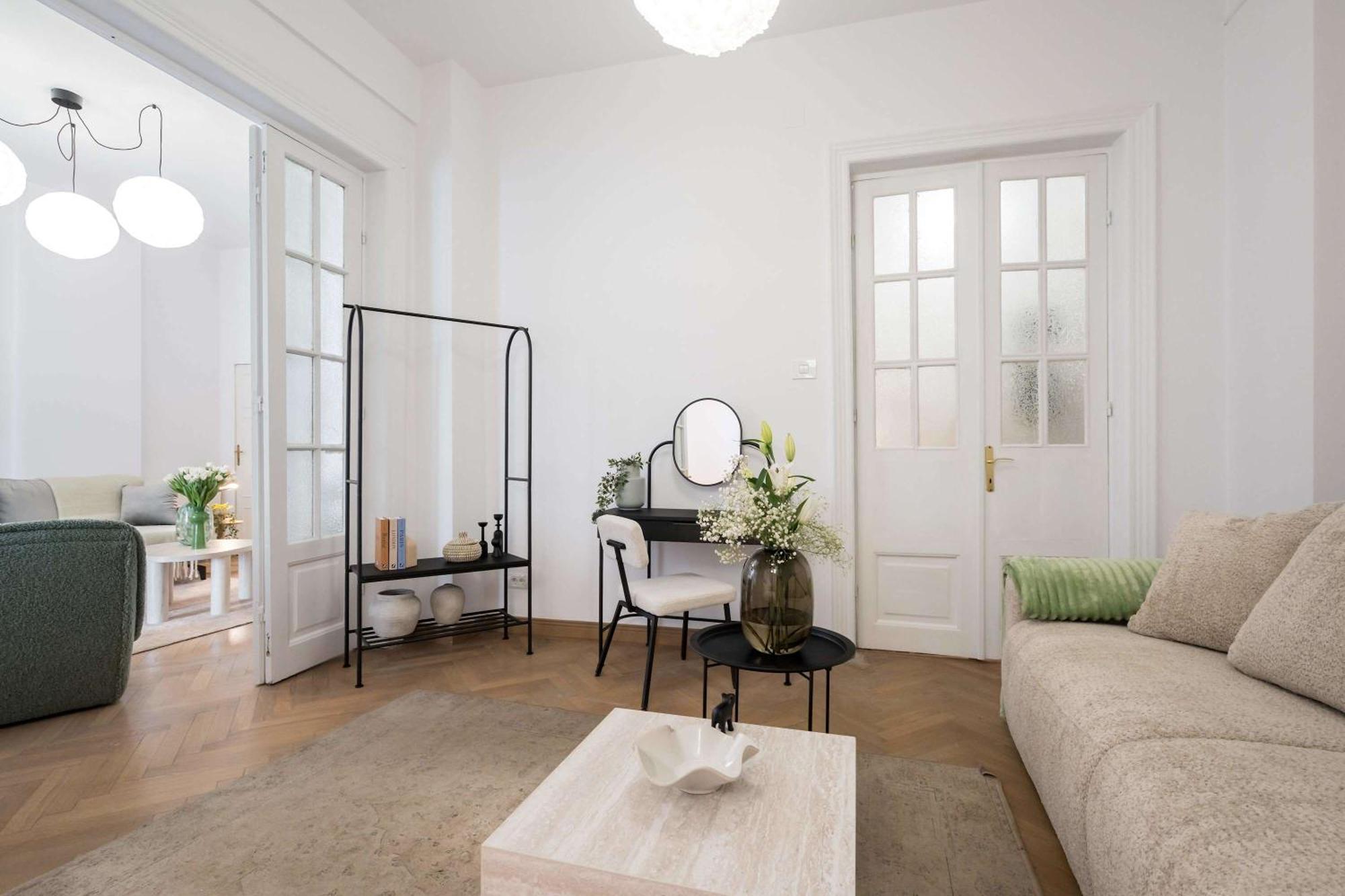 Apartament Stunning 3br - Balcony Overlooking Calea Victoriei Bucureşti