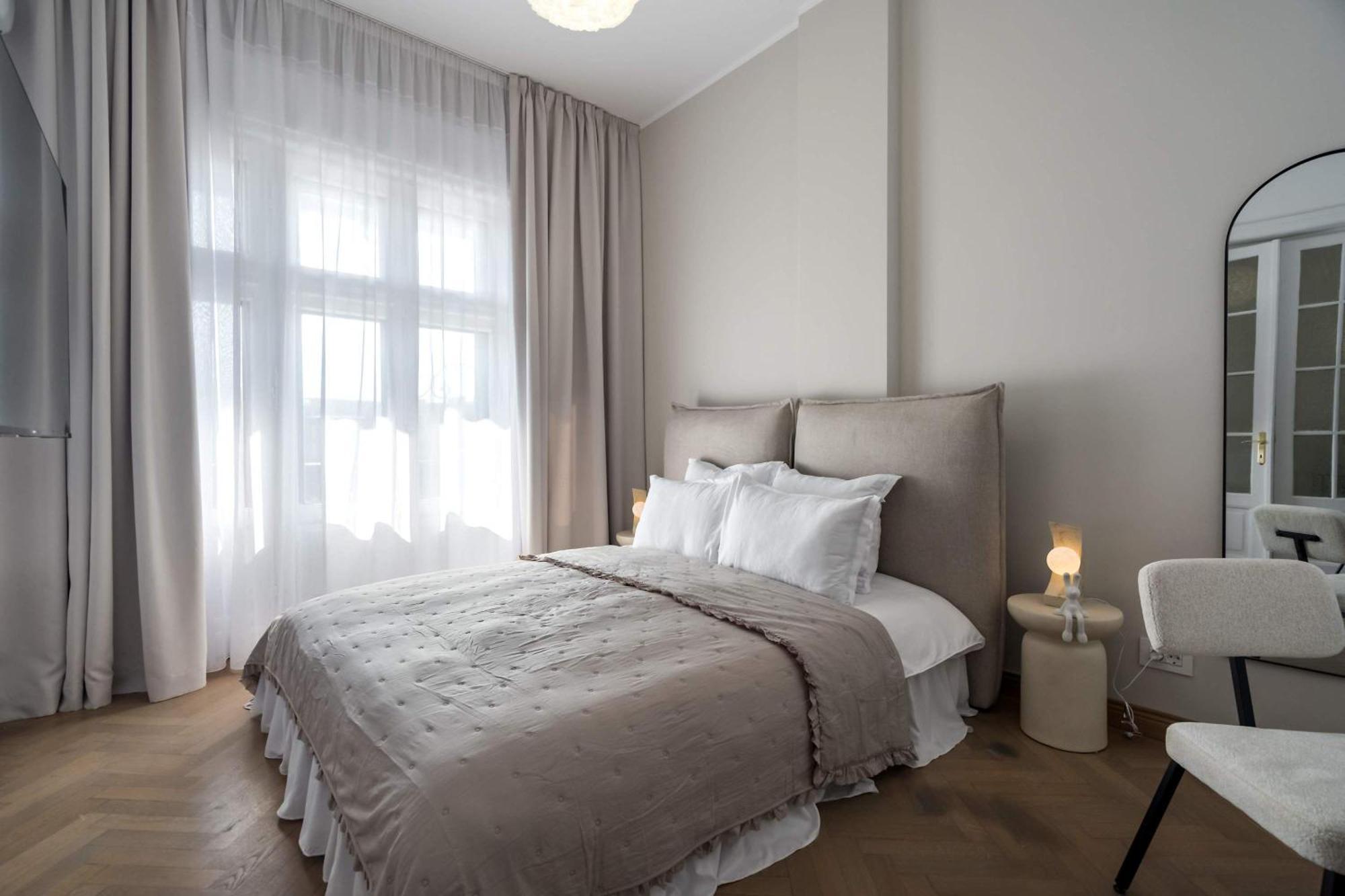 Stunning 3br - Balcony Overlooking Calea Victoriei Apartament