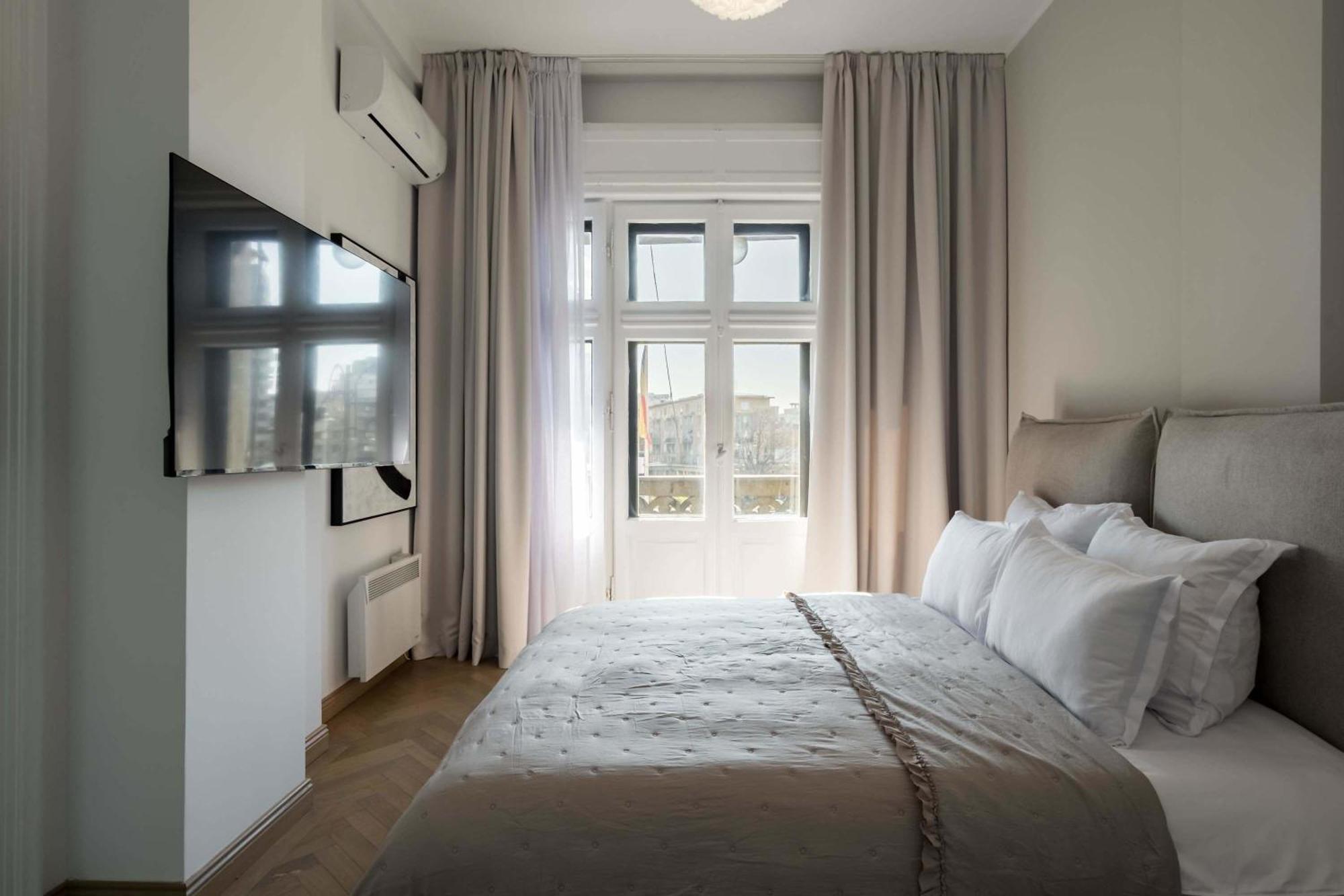 Stunning 3br - Balcony Overlooking Calea Victoriei * Bucureşti
