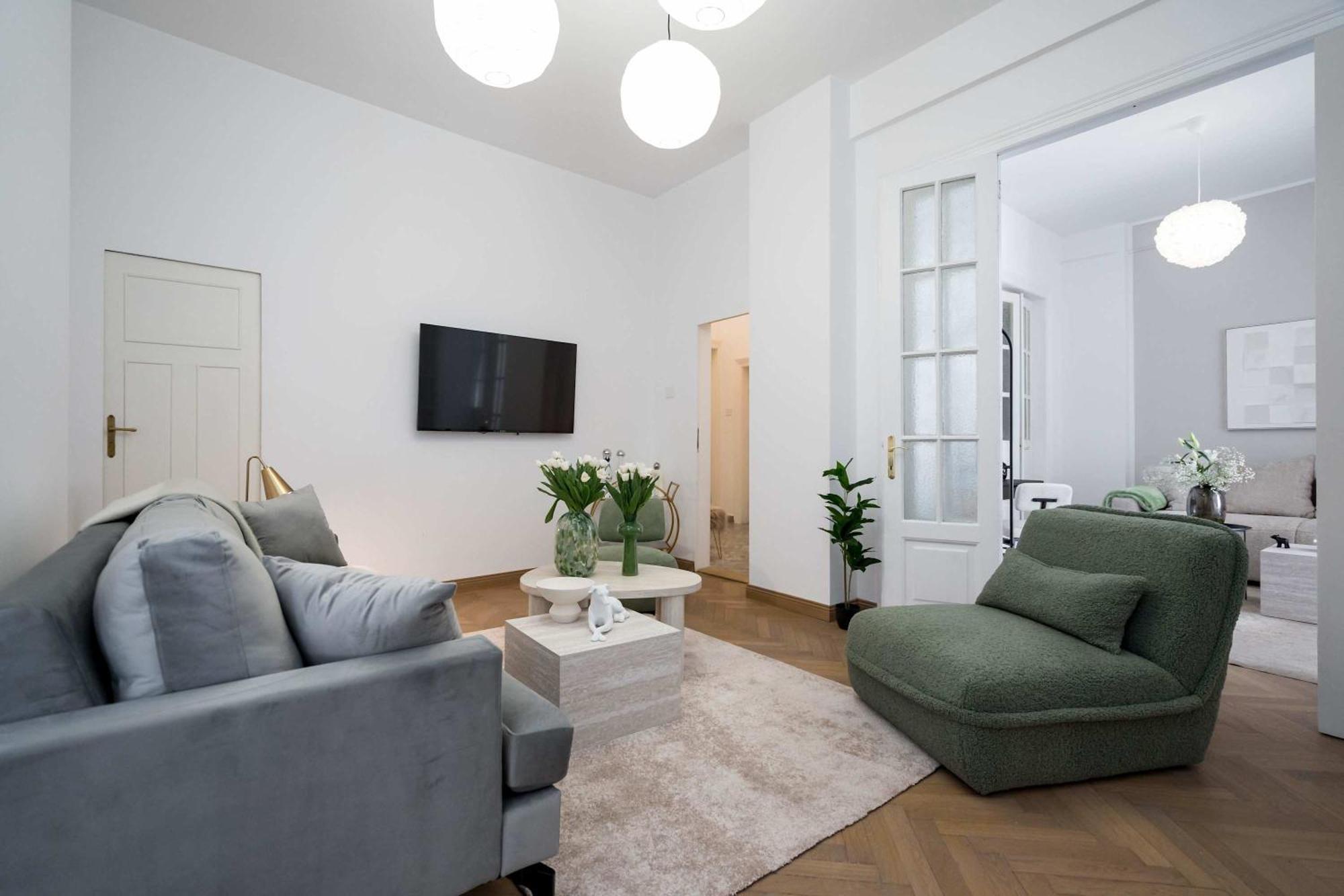 Apartament Stunning 3br - Balcony Overlooking Calea Victoriei