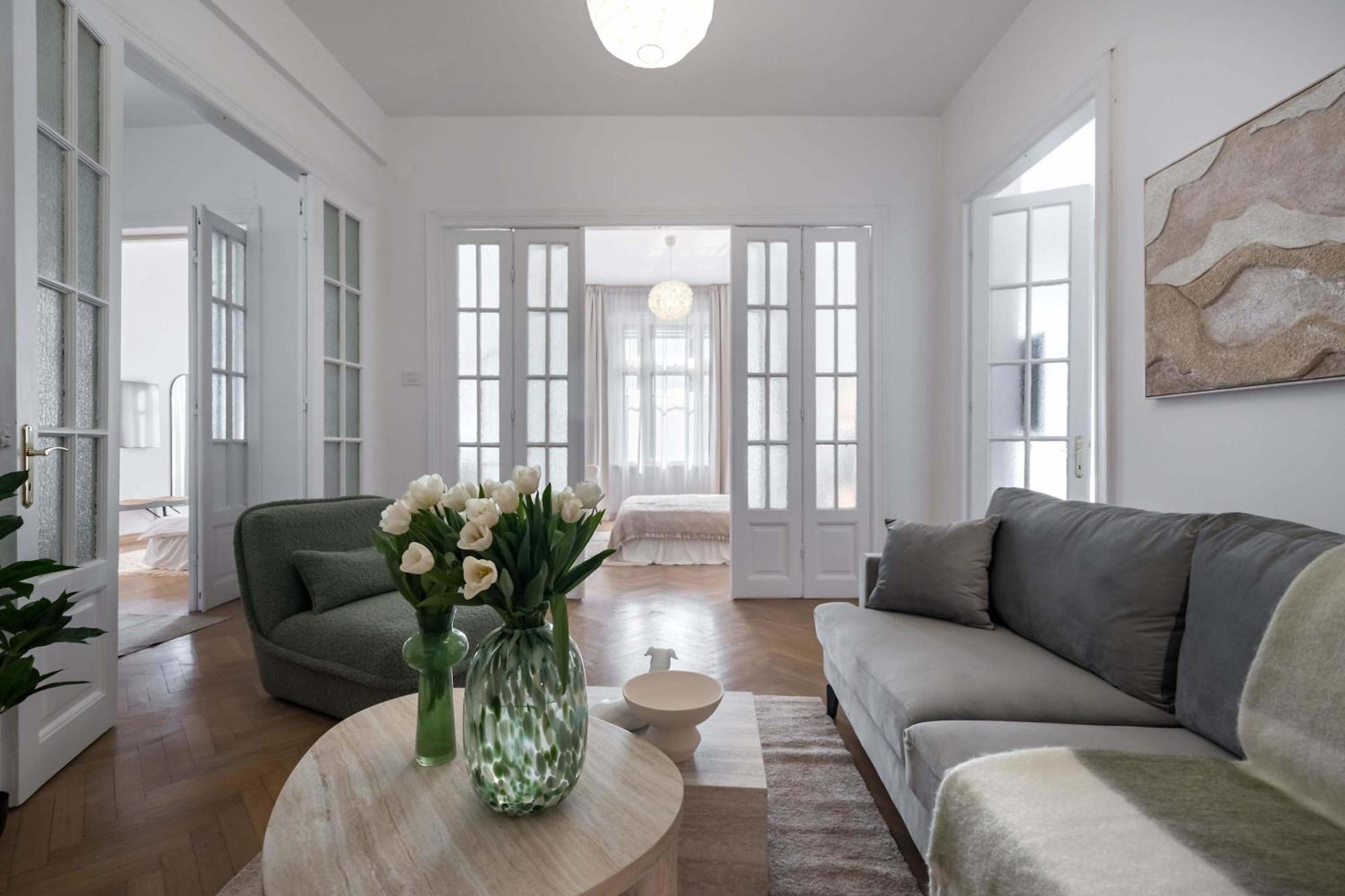 Stunning 3br - Balcony Overlooking Calea Victoriei Bucureşti