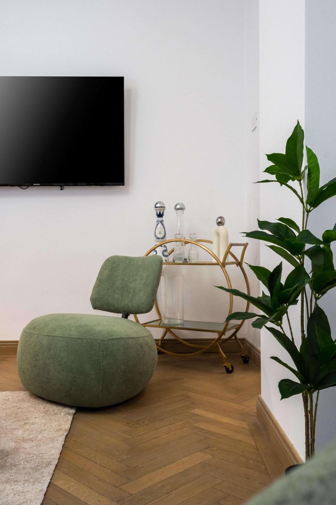 Stunning 3br - Balcony Overlooking Calea Victoriei Apartament